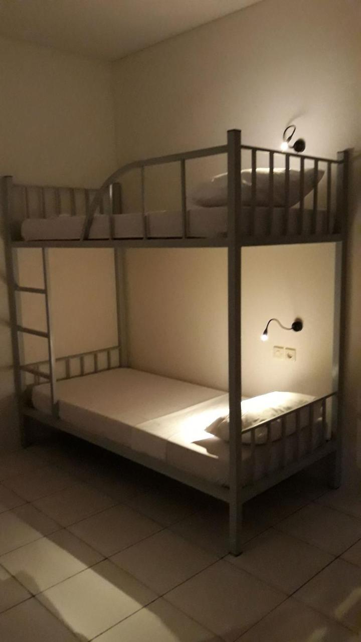 Bujang Lapuk Hostel Sekotong Luaran gambar