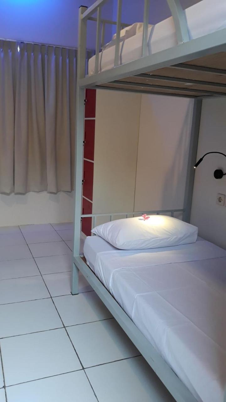 Bujang Lapuk Hostel Sekotong Luaran gambar
