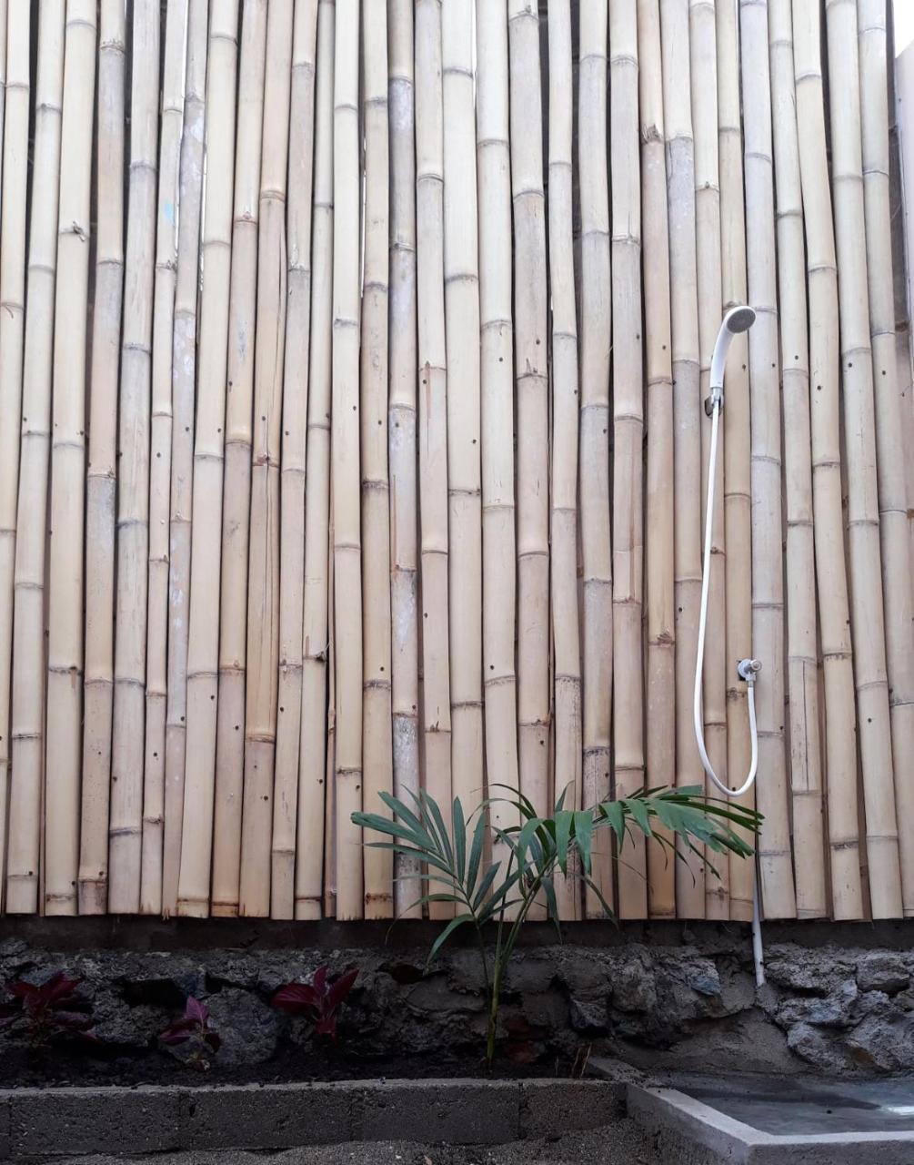 Bujang Lapuk Hostel Sekotong Luaran gambar