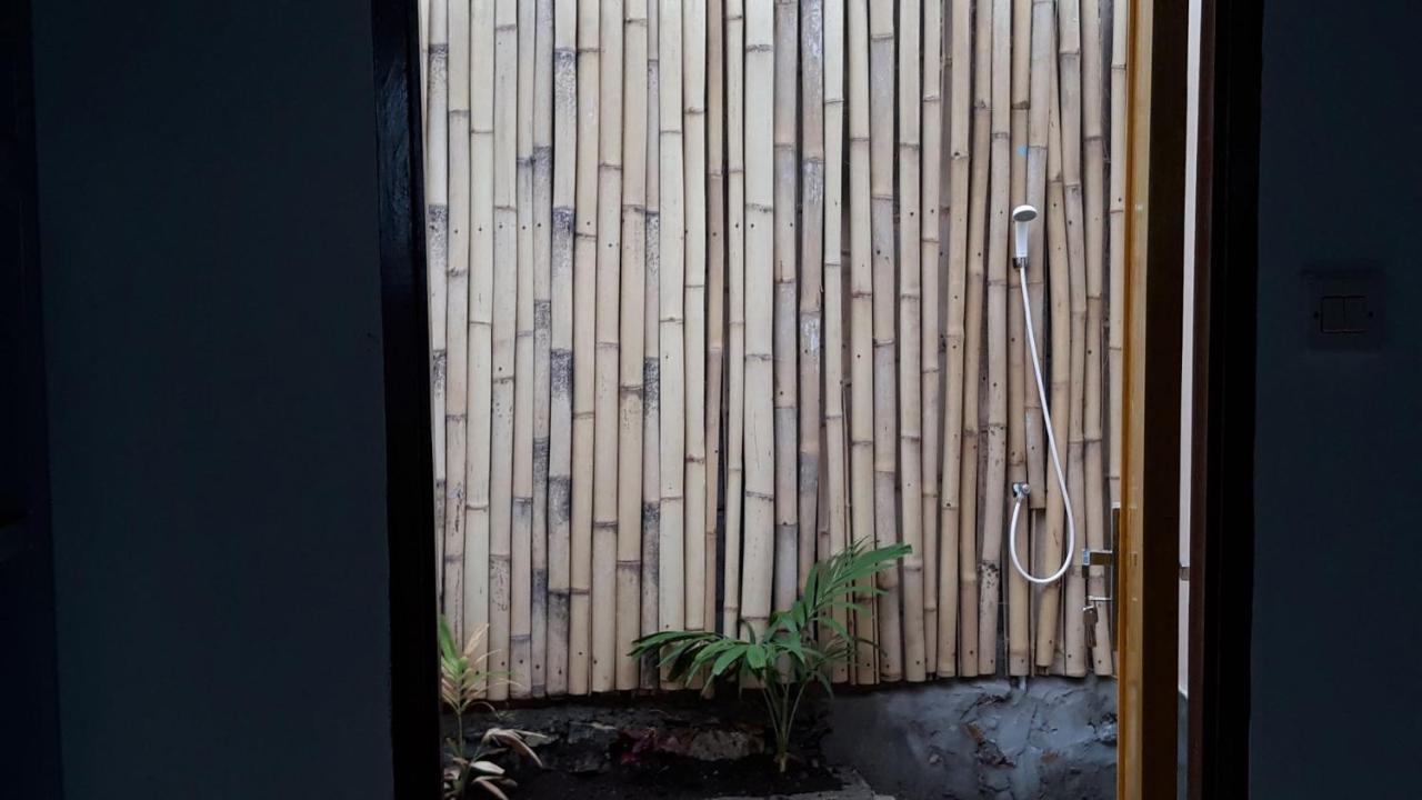 Bujang Lapuk Hostel Sekotong Luaran gambar